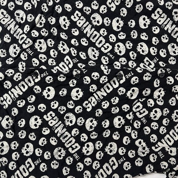 Goonies All Over Print AOP Men's Short Shirt Sleeve Shirt Size Small - Picture 4 of 9